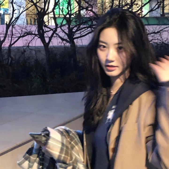 圈养的妇女